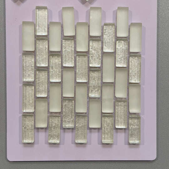 White glass linear mosaic - cala08