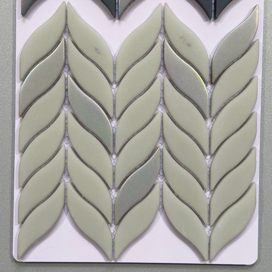 White mirrored look glass floral mosaic - cvre17