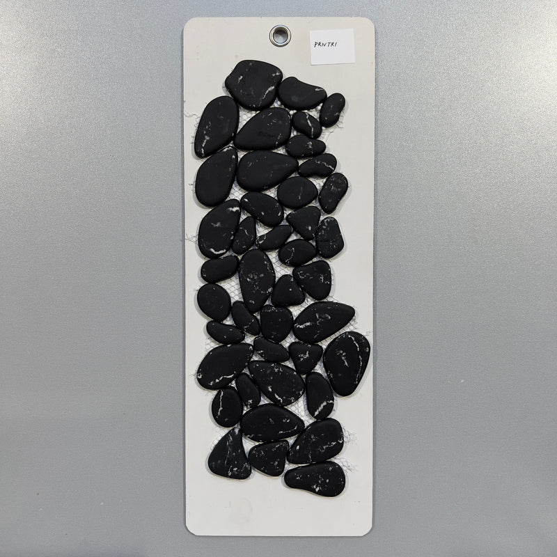 black pebbles - privtri